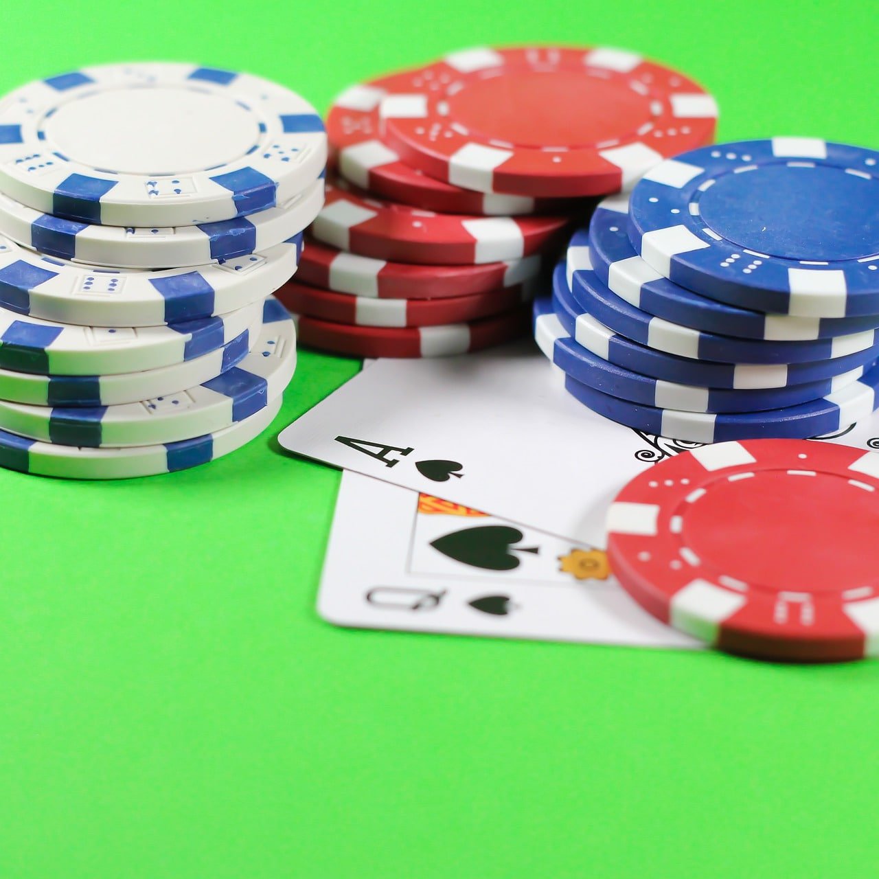 casino meter mobile app interface showing sports betting and casino games on Android phone